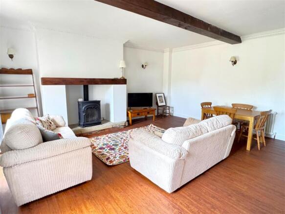 3 bed House to rent Image 2
