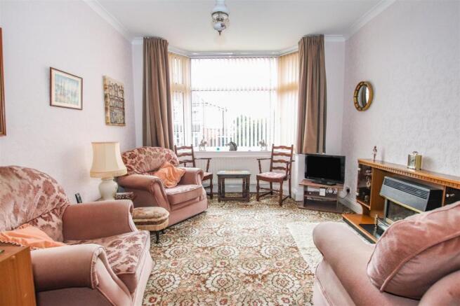 BAY FRONTED SITTING ROOM