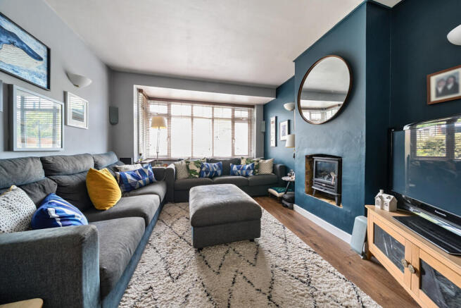 1297553-9-682f2df...