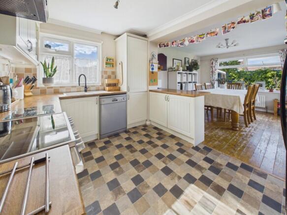 Kitchen/Dining Area