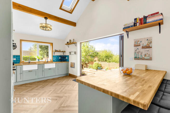 5 bed Semi-Detached for sale Image 10