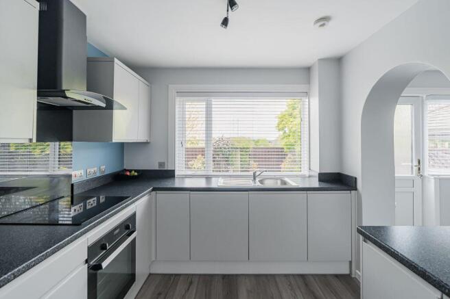66 Stoneyflatts Crescent, South Queensferry, EH30 9XY photo 3