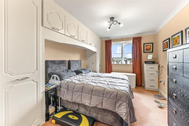 2 bed Apartment for sale Image 8