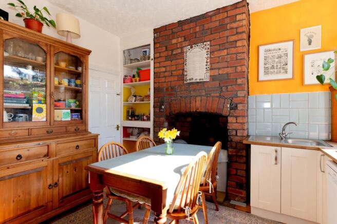 KITCHEN DINER AND LOUNGE