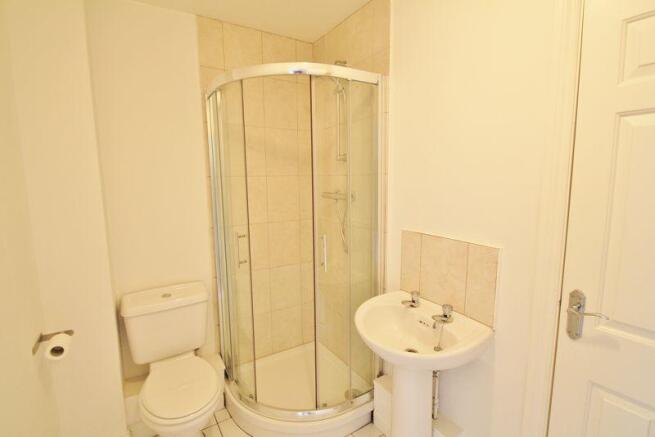 En-suite Showe...