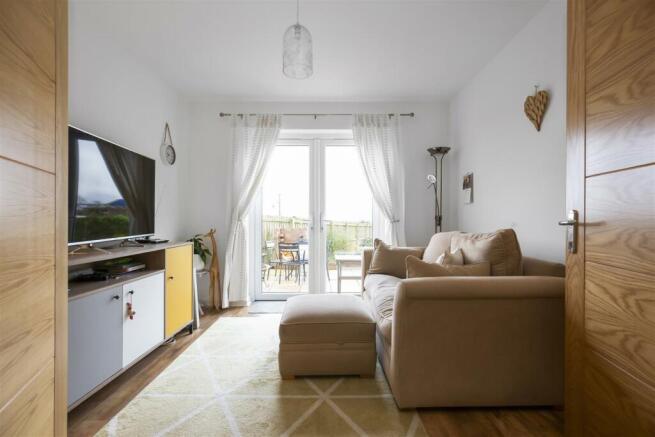 32 Wallace Crescent 7.jpg