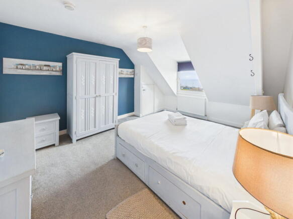 2 bed Flat for sale Image 6