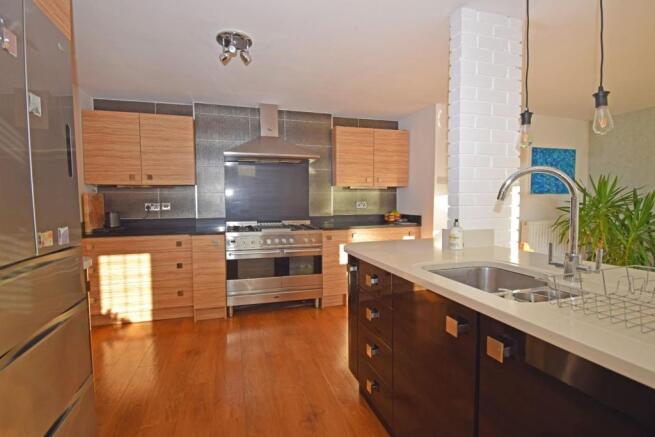 8 Hanbury Road, kitchen 2.jpg