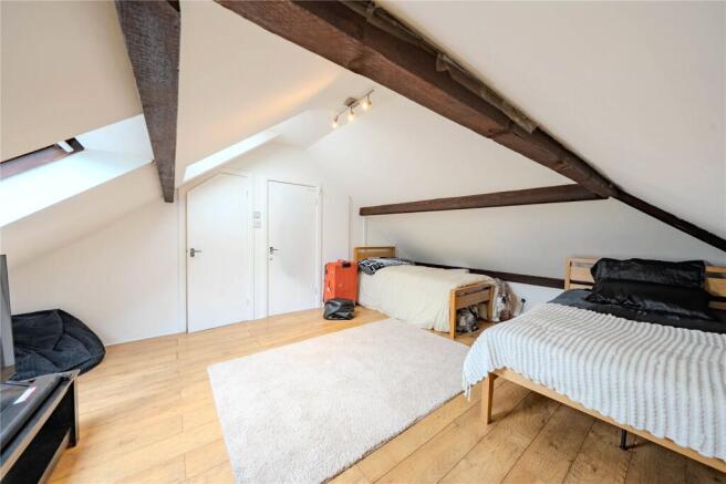 5 bed Detached for sale Image 11
