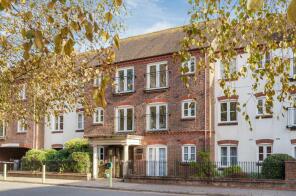 17, Pegasus Court, Deanery Close, Chichester PO19 1EA