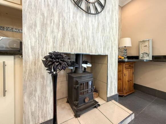 3 bed Semi-Detached for sale Image 8