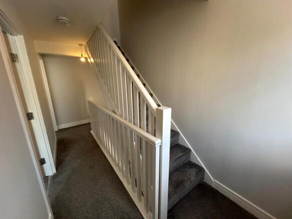 2 bed Town House to rent Image 7