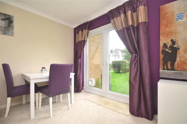 Lounge / Dining Area