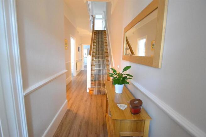 23HALWAY2.JPG