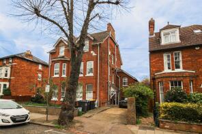 Flat B, 15, Chaucer Road, Bedford MK40 2AJ