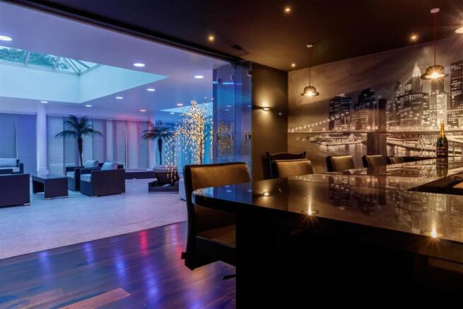 Bar / Leisure - Night