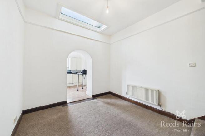 4 bed Semi-Detached for sale Image 5