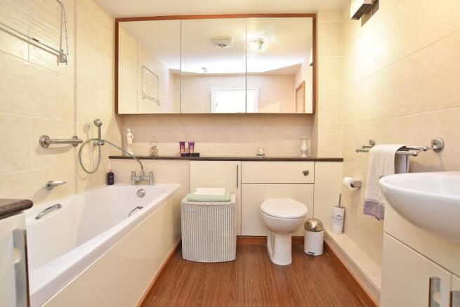2 bed Flat for sale Image 4