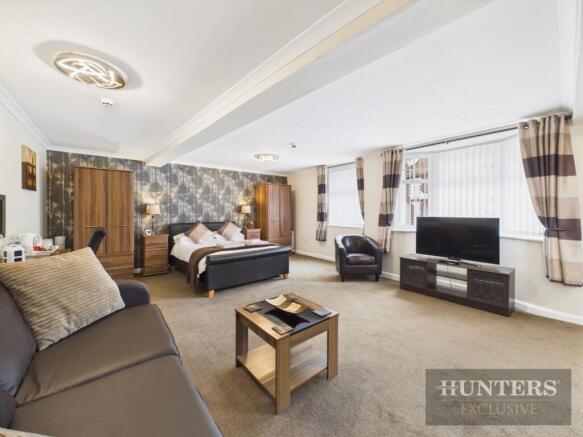 9 bed House for sale Image 12
