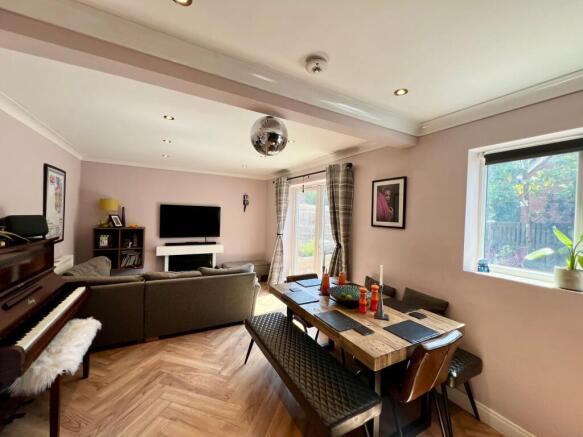 6 bed Detached for sale Image 6