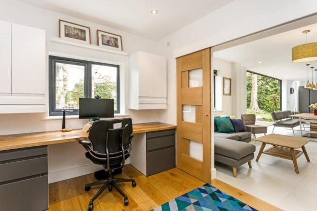 11 Ashenden Walk ...