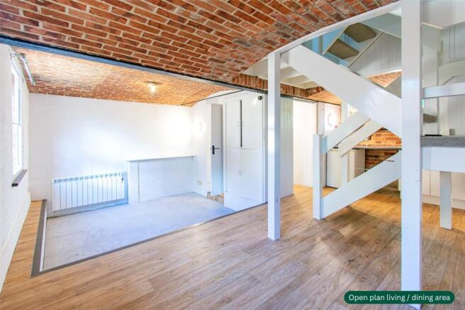 Farm Lane, Great Bedwyn, Marlborough, Wiltshire, SN8 photo 4