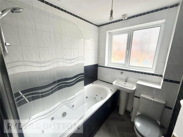 3 bed Terraced to rent Image 8