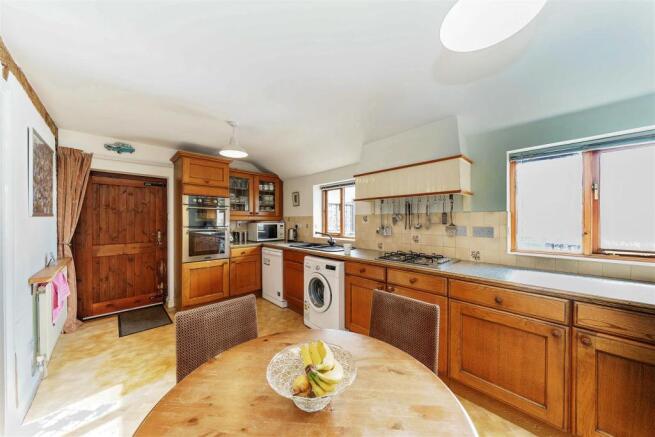 8329353-interior09.JPG
