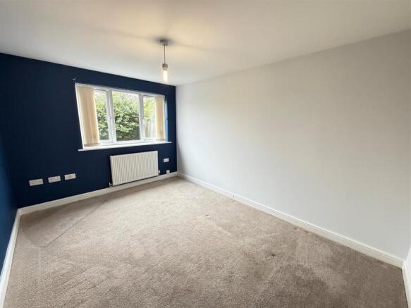 3 bed End of Terrace to rent Image 4