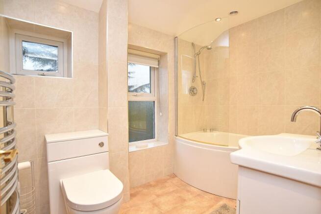 4 bed Detached for sale Image 10
