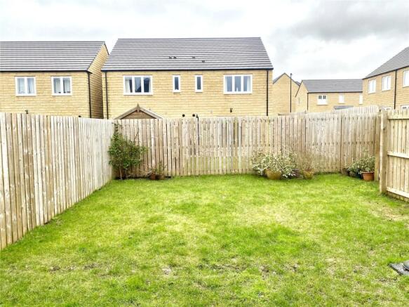 3 bed Semi-Detached to rent Image 9