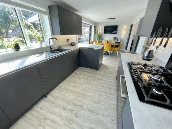 kitchen2.jpg
