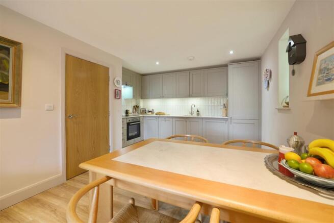 2 bed Apartment for sale Image 4