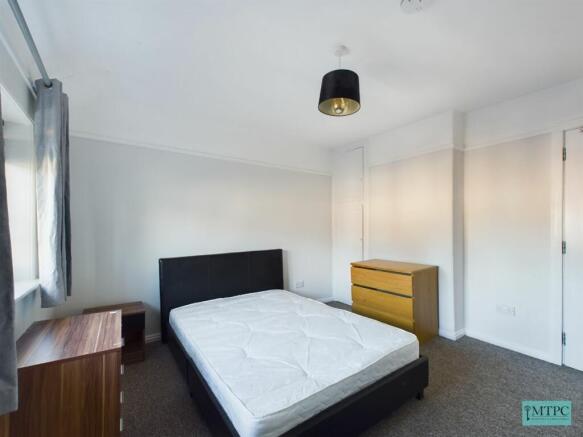 1 bed House Share to rent Image 5