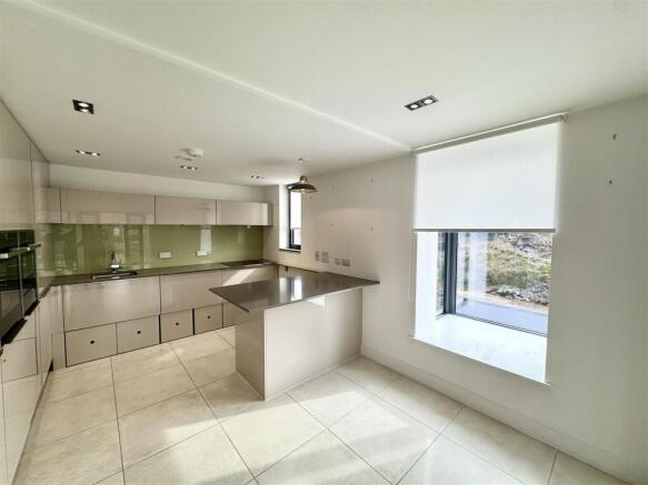 KITCHEN/FAMILY LIVING ROOM