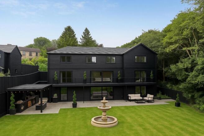 5 bed Detached for sale Image 5