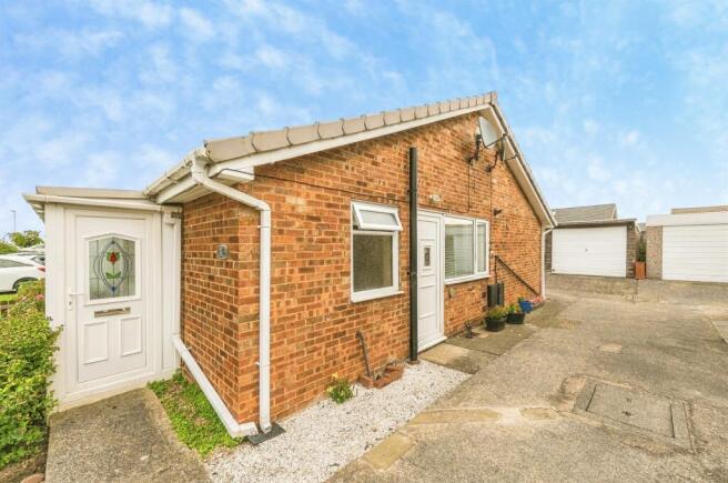 2 bed Semi-Detached Bungalow for sale Image 10