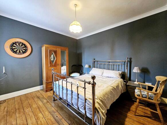4 bed Semi-Detached for sale Image 10