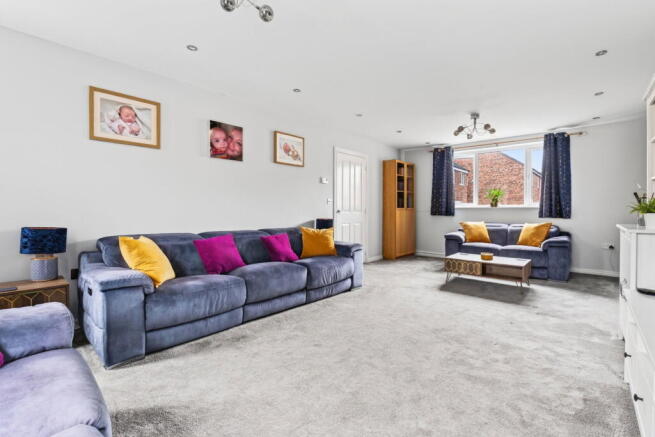 5 bed Detached for sale Image 7