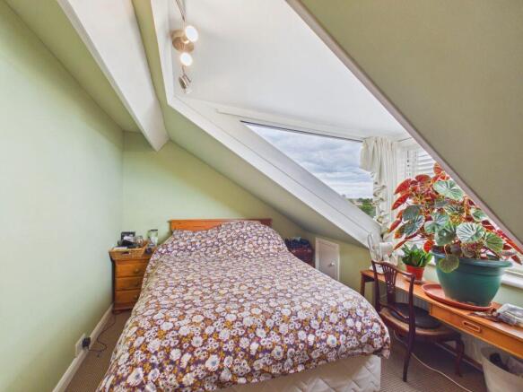 4 bed Semi-Detached for sale Image 12
