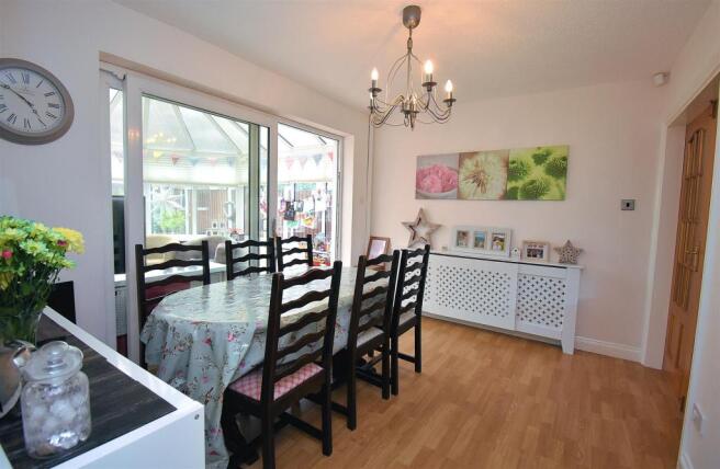 DINING ROOM.jpg