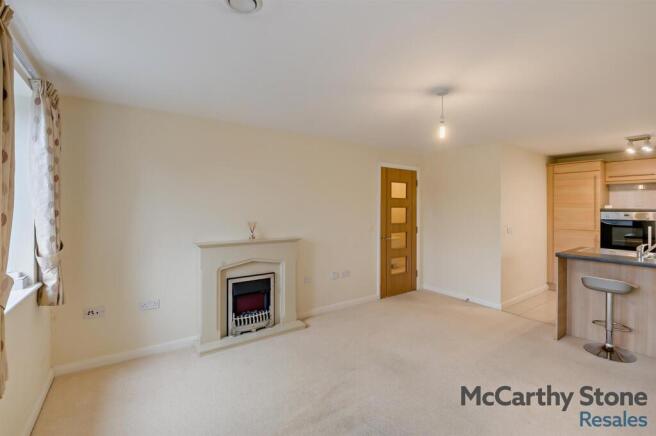 2 bed Apartment for sale Image 8