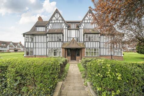 Queens Drive, London