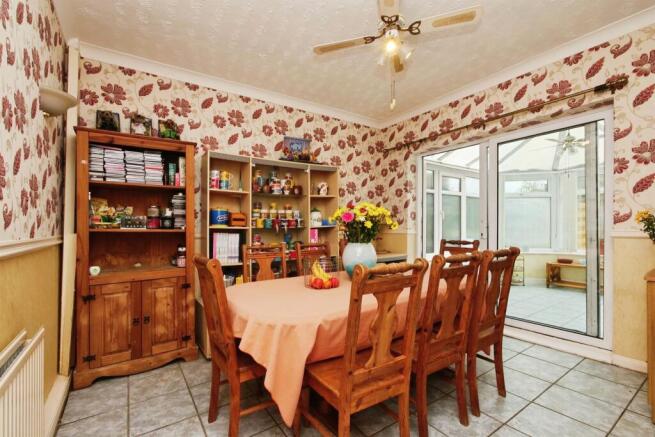 5 bed Semi-Detached for sale Image 5