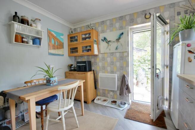 3 bed Semi-Detached for sale Image 10