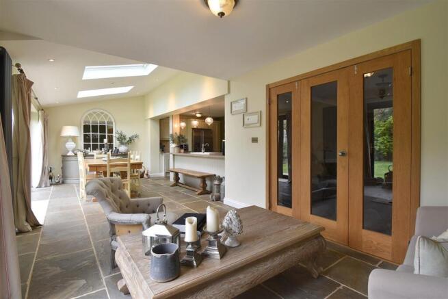 Dining Family Room -2.JPG