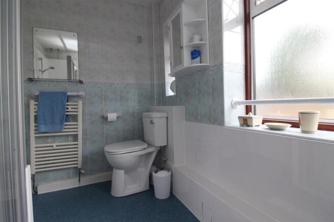 Bathroom..jpg