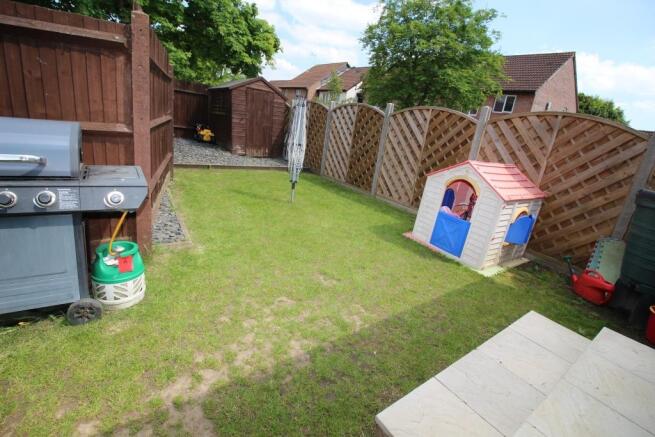44 Latimer Dr07.JPG