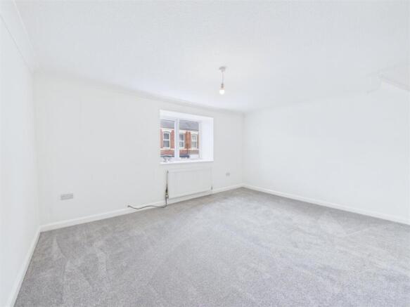 2 bed Apartment to rent Image 8