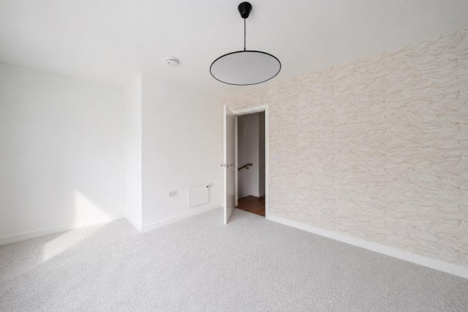 4 bed Town House to rent Image 8
